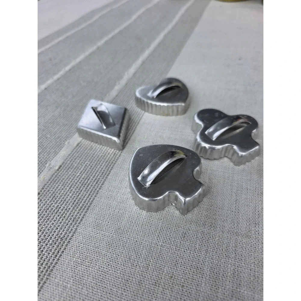 VTG Aluminum Cookie Cutter Molds Scalloped Heart Clover Diamond Club 4 Card Suit